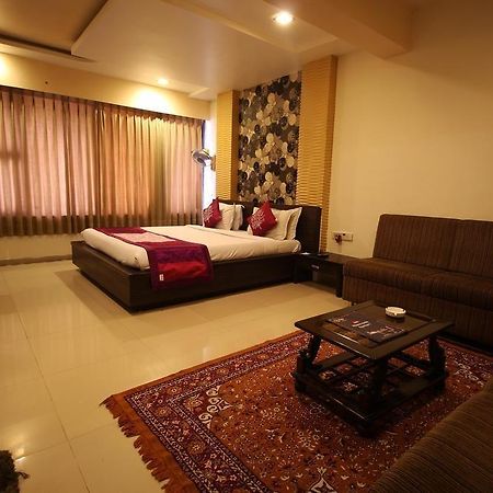 Oyo Premium Law Garden C G Road Hotell Ahmedabad Eksteriør bilde