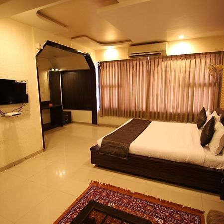Oyo Premium Law Garden C G Road Hotell Ahmedabad Eksteriør bilde