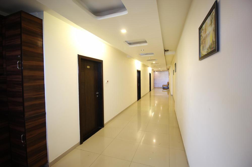 Oyo Premium Law Garden C G Road Hotell Ahmedabad Eksteriør bilde