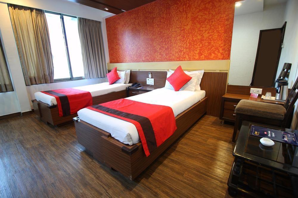 Oyo Premium Law Garden C G Road Hotell Ahmedabad Eksteriør bilde
