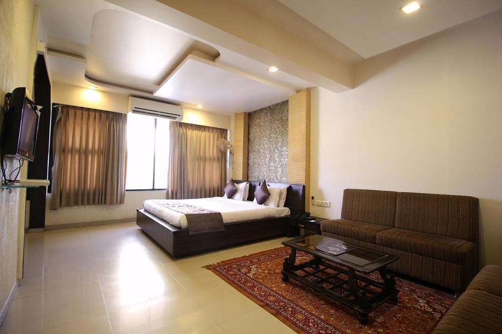 Oyo Premium Law Garden C G Road Hotell Ahmedabad Eksteriør bilde