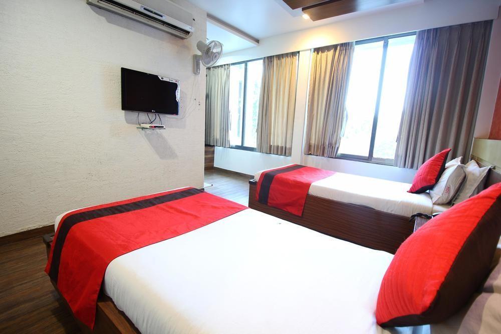 Oyo Premium Law Garden C G Road Hotell Ahmedabad Eksteriør bilde