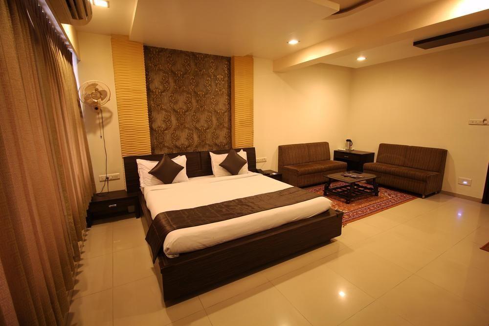 Oyo Premium Law Garden C G Road Hotell Ahmedabad Eksteriør bilde
