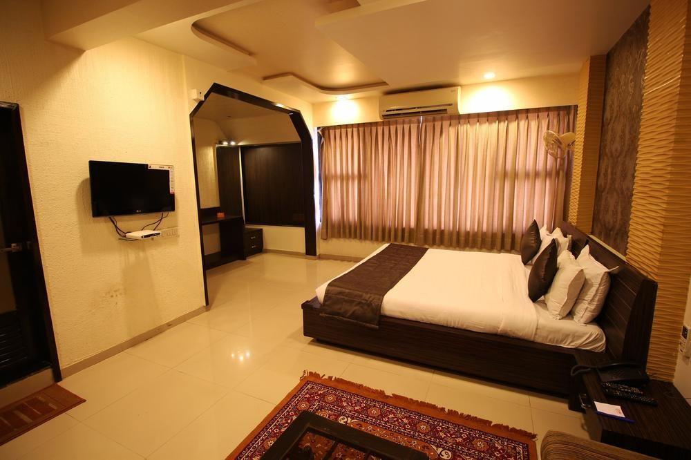 Oyo Premium Law Garden C G Road Hotell Ahmedabad Eksteriør bilde