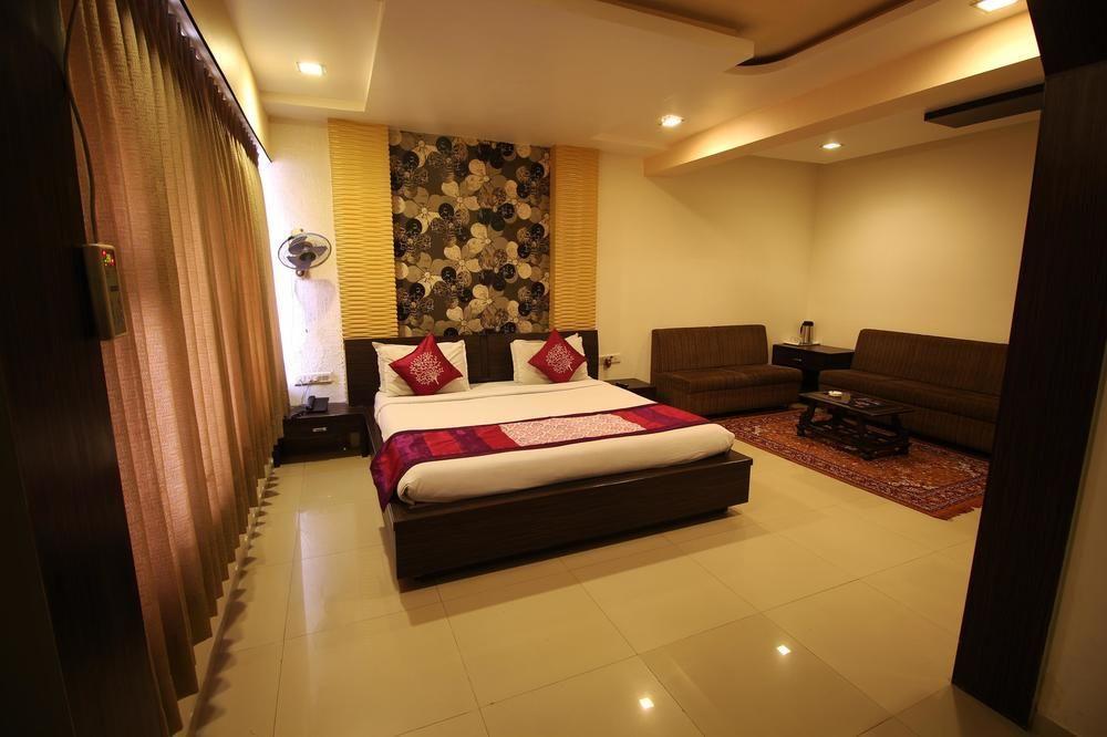 Oyo Premium Law Garden C G Road Hotell Ahmedabad Eksteriør bilde