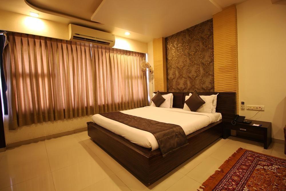 Oyo Premium Law Garden C G Road Hotell Ahmedabad Eksteriør bilde
