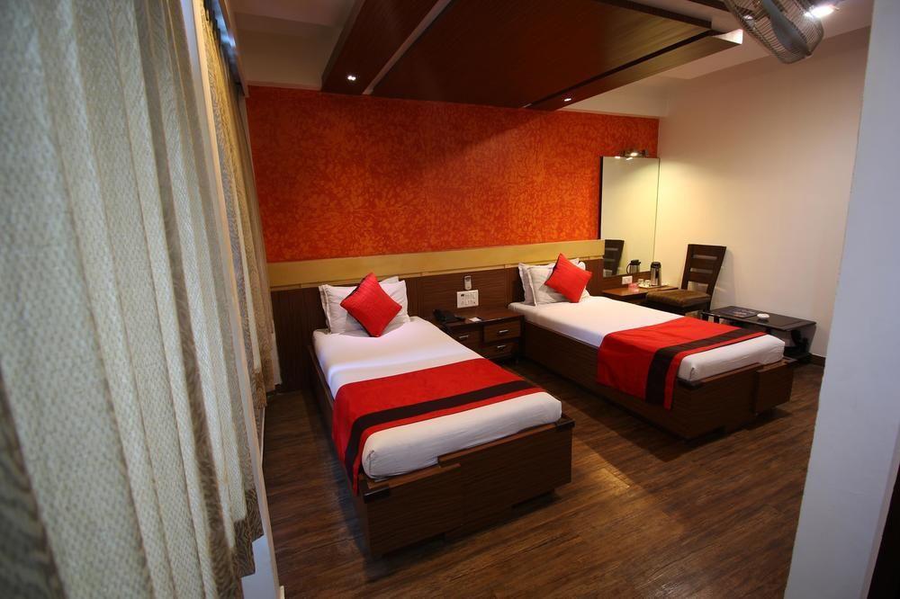 Oyo Premium Law Garden C G Road Hotell Ahmedabad Eksteriør bilde